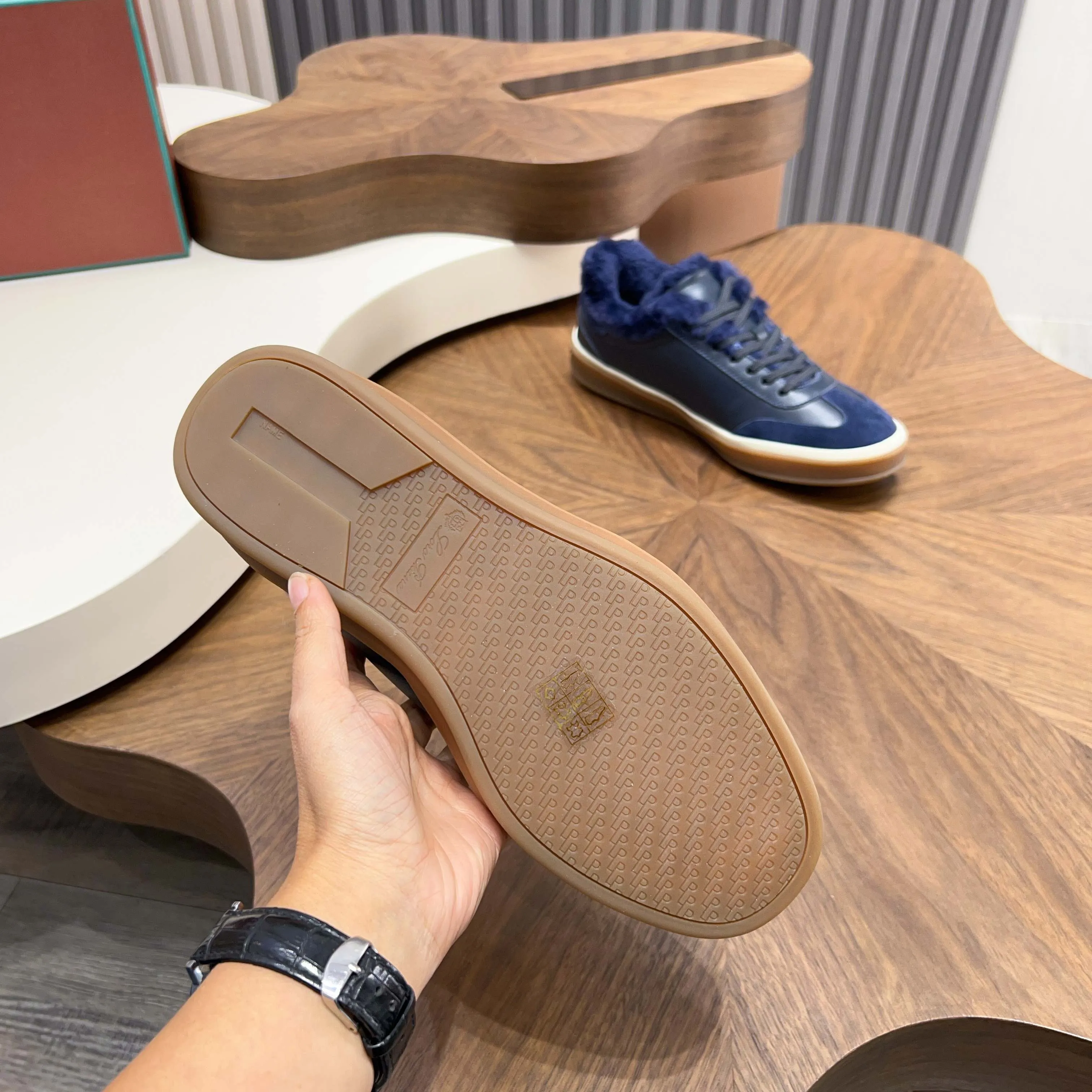 💰740 Loro Piana - Classic casual wool shoes, men's lace-up casual shoes and sneakers, high-quality lightweight and comfortable fabrics, suitable for outdoor leisure, the color is young and energetic, and it looks great with sportswear or casual suits! Code number: 39-44 (45, 46, can be customized)